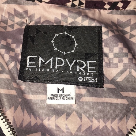 windbreaker - Picture 3 of 5